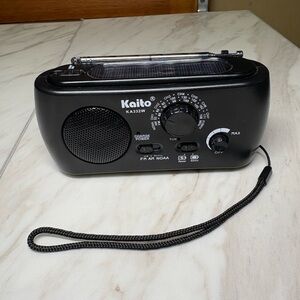 Kaito Portable NOAA Radio AM/FM w/ USB 2 Ports Flashlight Dynamo Solar KA332W.